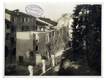 Giardino delle scuole Carraresi verso via dell'Accademia: inizio delle demolizioni per far posto al nuovo palazzo della Facoltà di Lettere, il Liviano