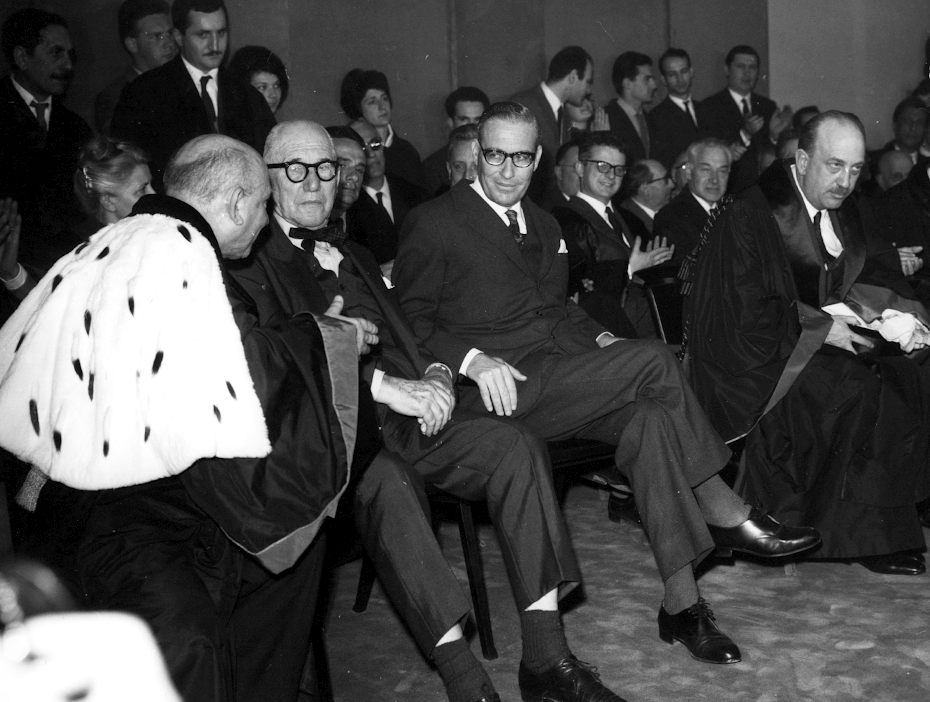 Giuseppe Samonà, Le Corbusier, Carlo Ottolenghi e Giuseppe Mazzariol durante la cerimonia di inaugurazione dell’anno accademico 1964-65, 12 aprile 1965